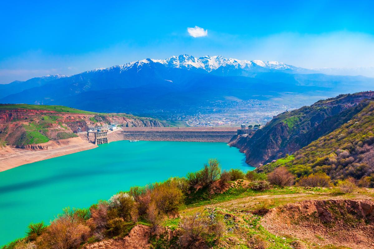 Плотина на Чарвакском водохранилище