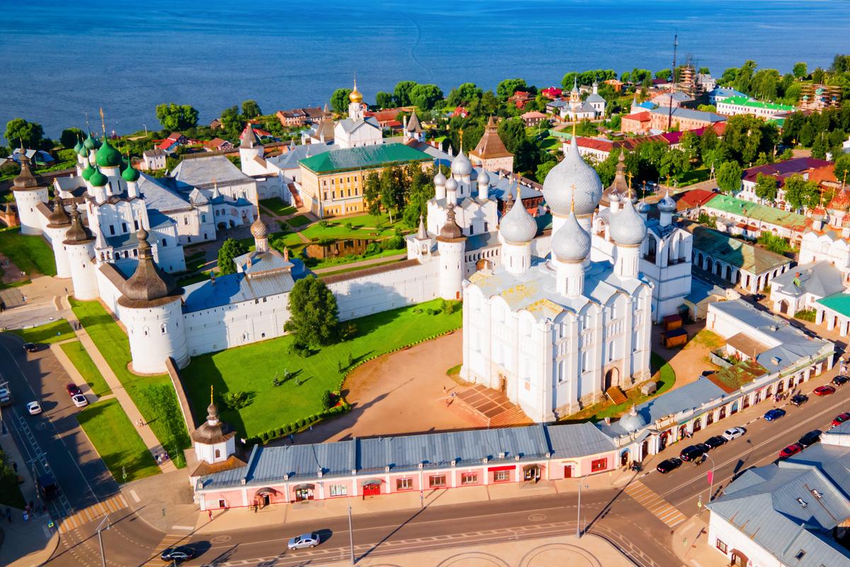 Территория Ростовского кремля