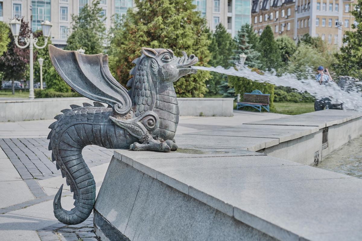 Украшение фонтана в парке Тысячелетия