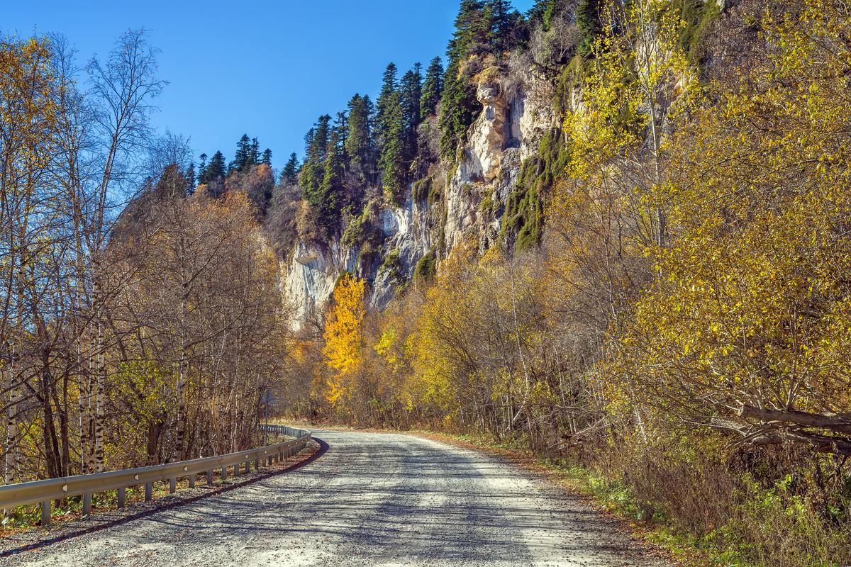 Осенняя дорога к плато Лаго-Наки