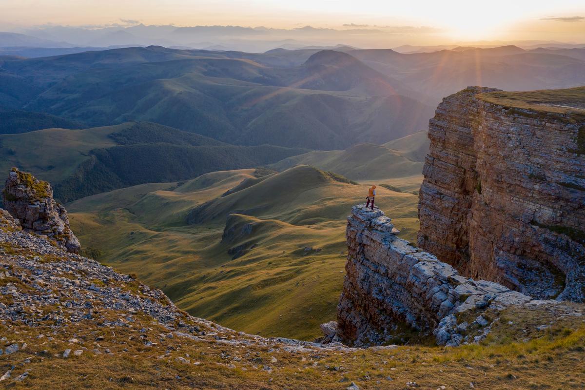 Человек на плато Бермамыт