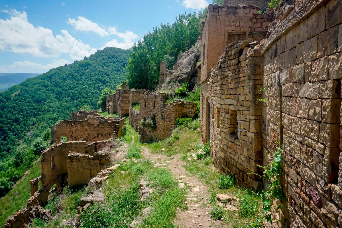 Дорога в древнем селе Гамсутль
