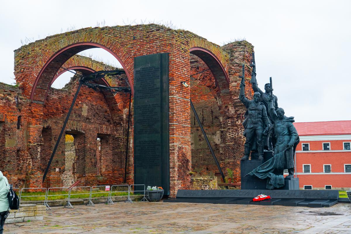 Памятник в крепости Орешек