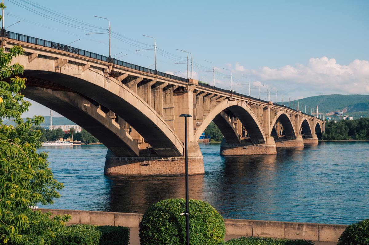 Коммунальный мост через реку Енисей