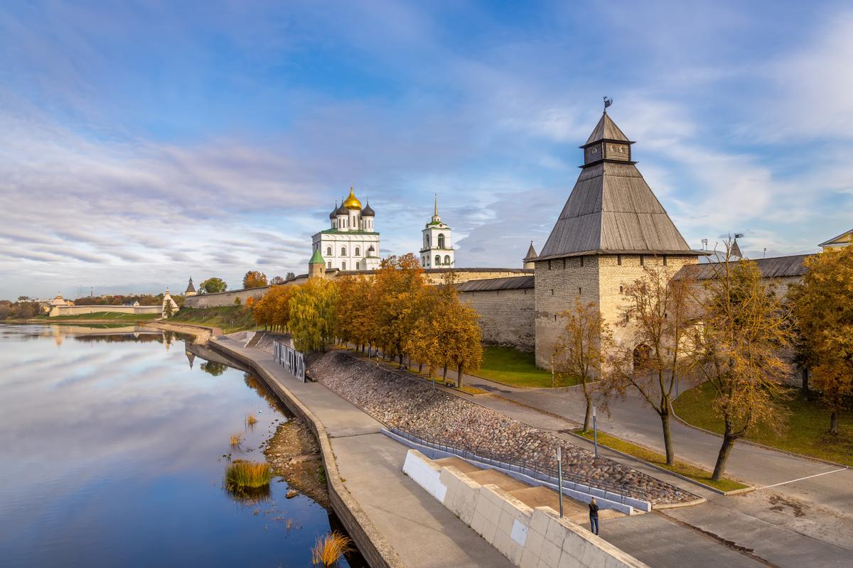 Псковский кремль осенью