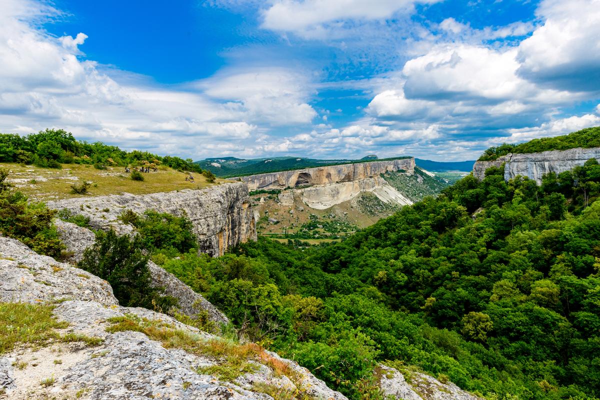 Ущелье в горах Крыма