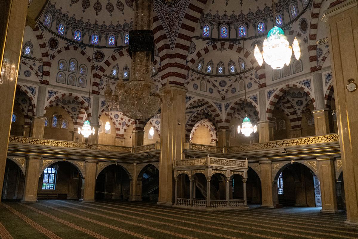 Интерьер мечети «Сердце Чечни»