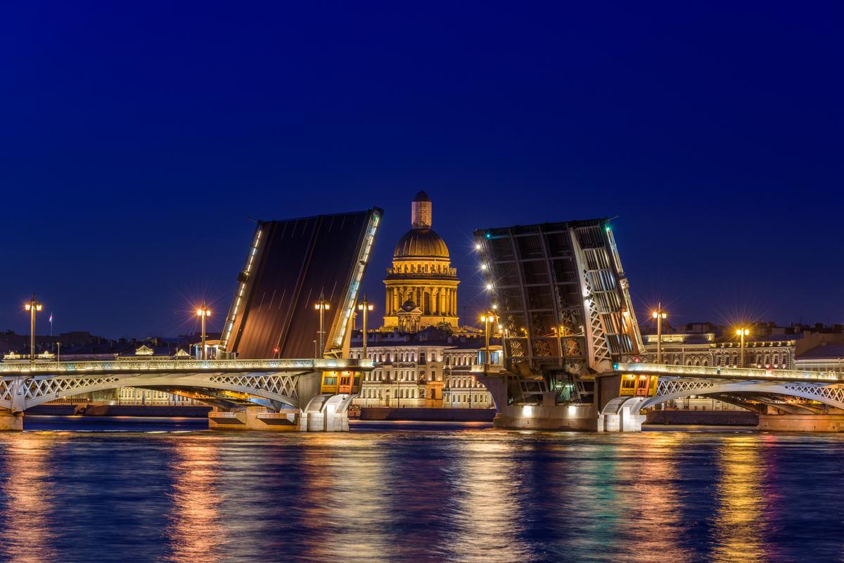 Разводной мост в Санкт-Петербурге