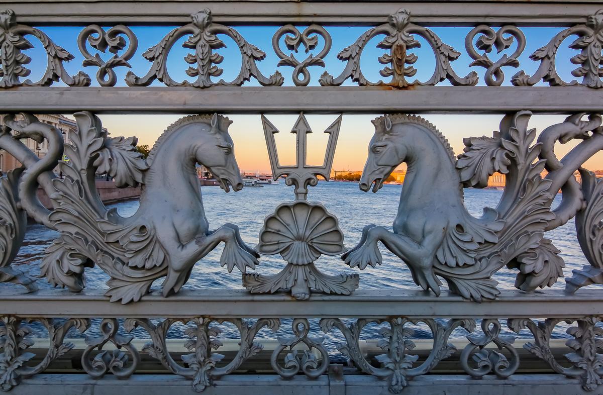 Чугунные перила Благовещенского моста