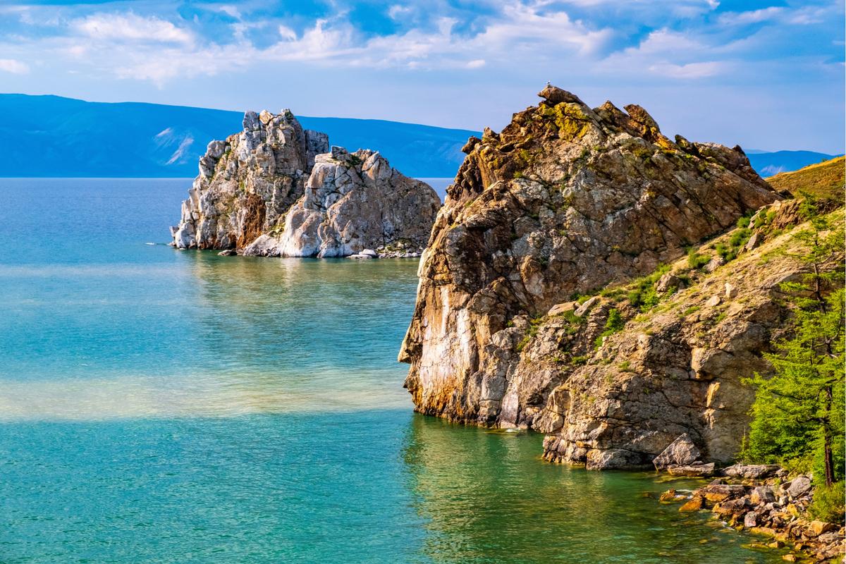 Скала Шаманка на острове Ольхон