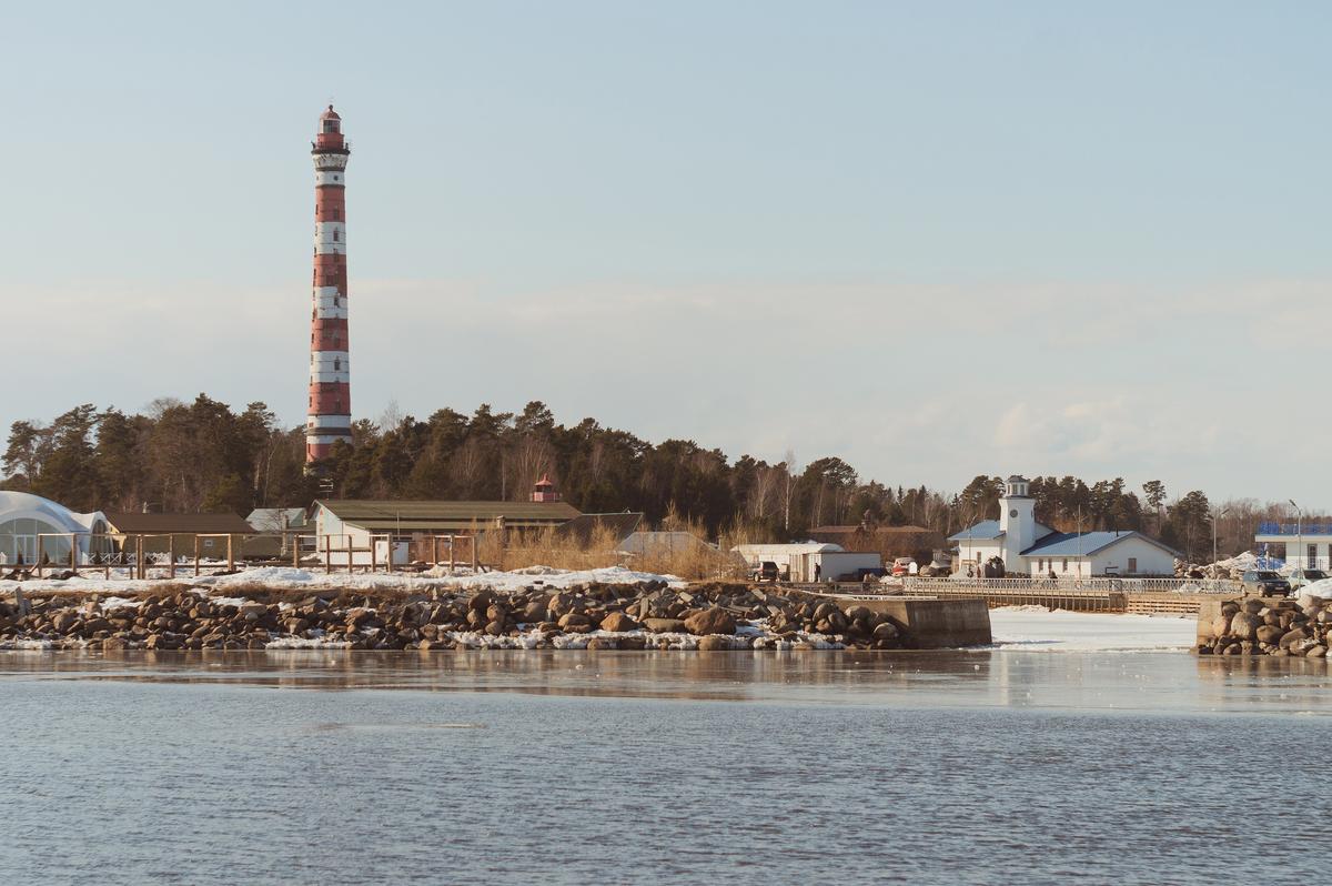 Осиновецкий маяк на берегу Ладожского озера