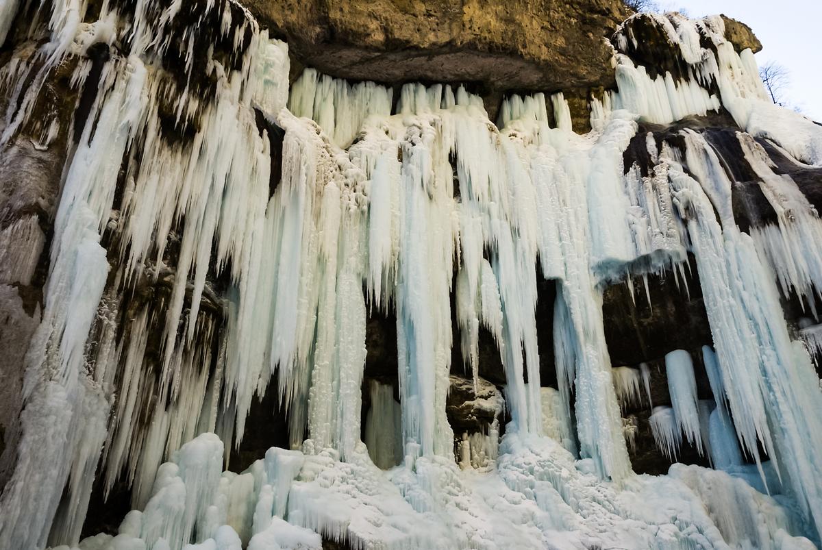 Замерзший Чегемский водопад