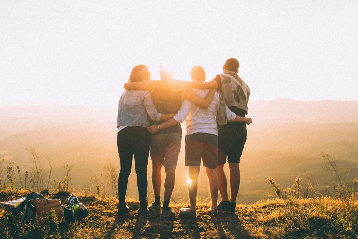 A group of tourists who became friends