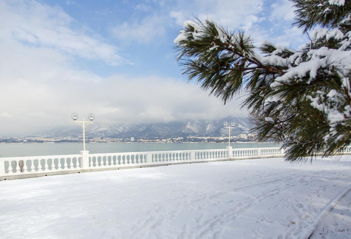 Набережная Геленджика зимой