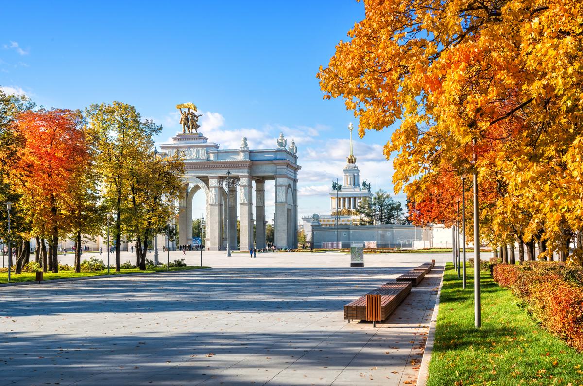 Осенний пейзаж парка ВДНХ