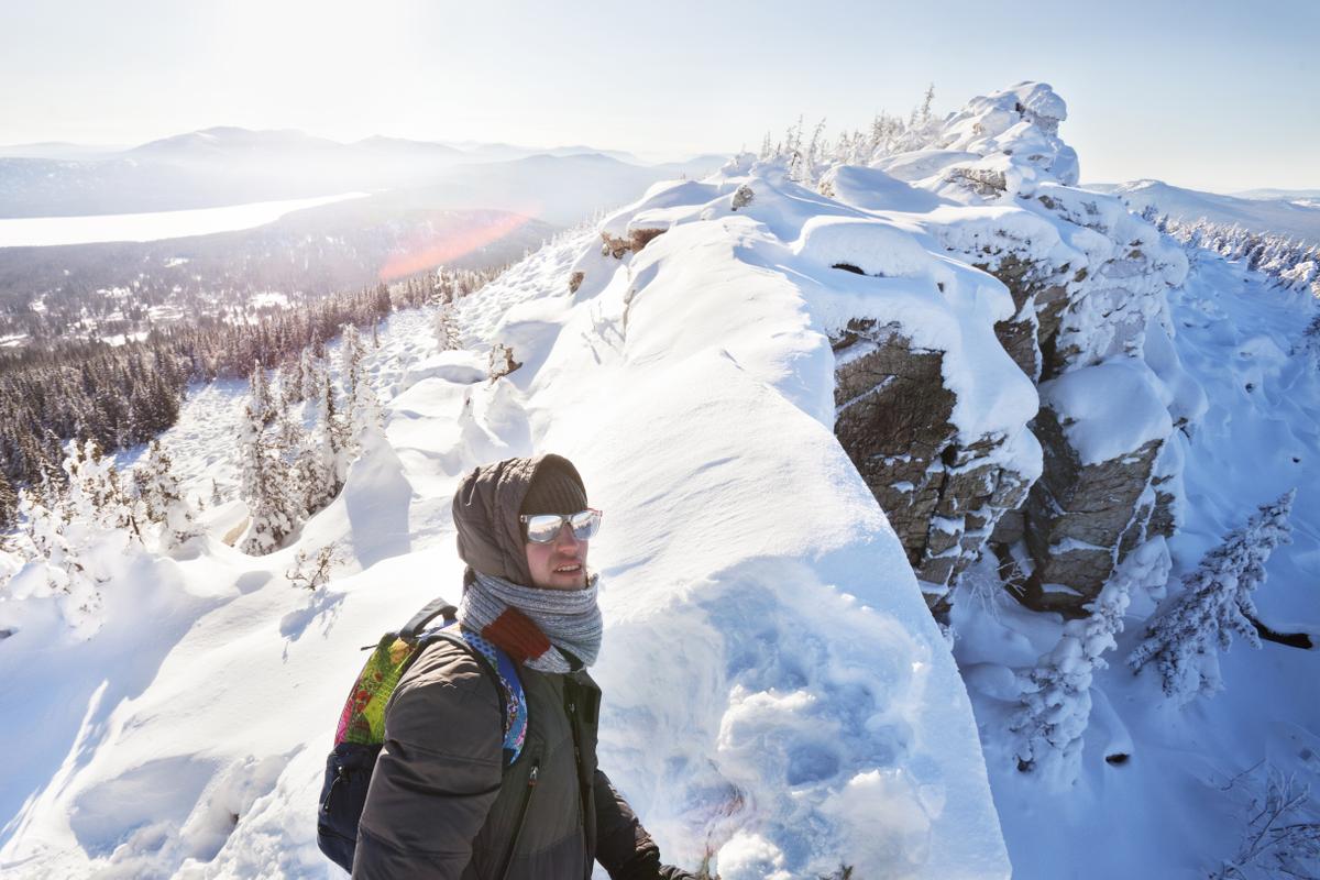 Человек на горном хребте Зюраткуль