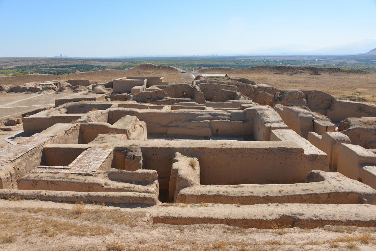 Древние руины Ниса