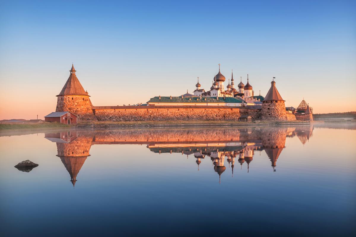 Соловецкий монастырь на закате