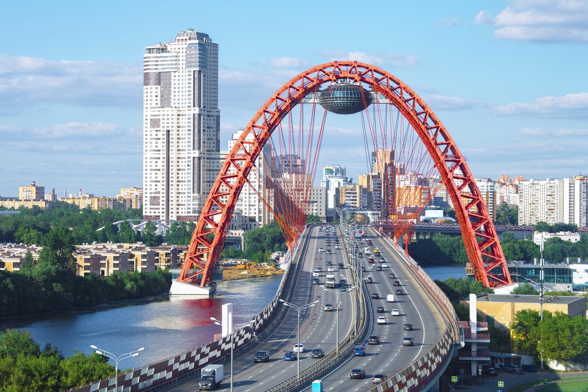 Живописный мост через Москву-реку