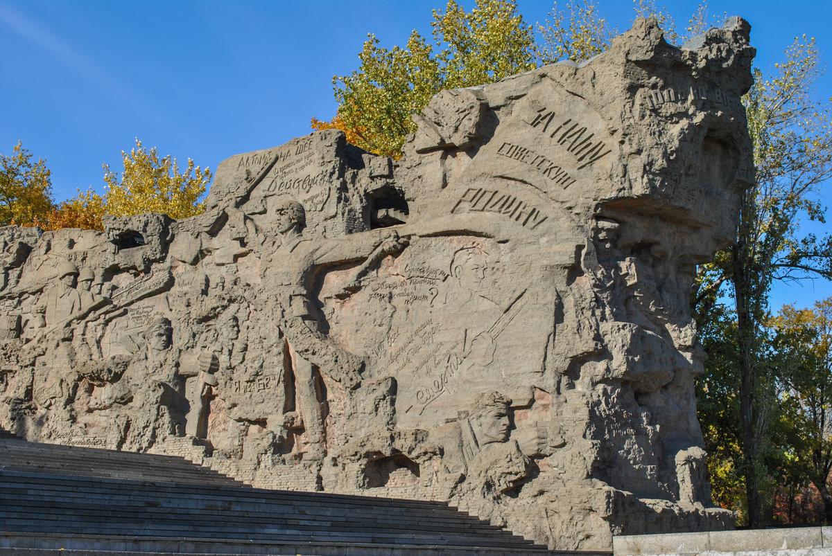 Стены-руины в Волгограде