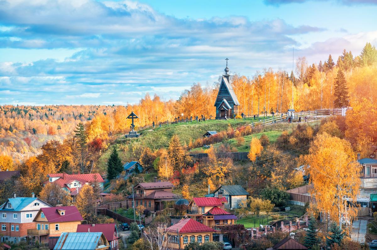 Вид на осенний пейзаж Плёса