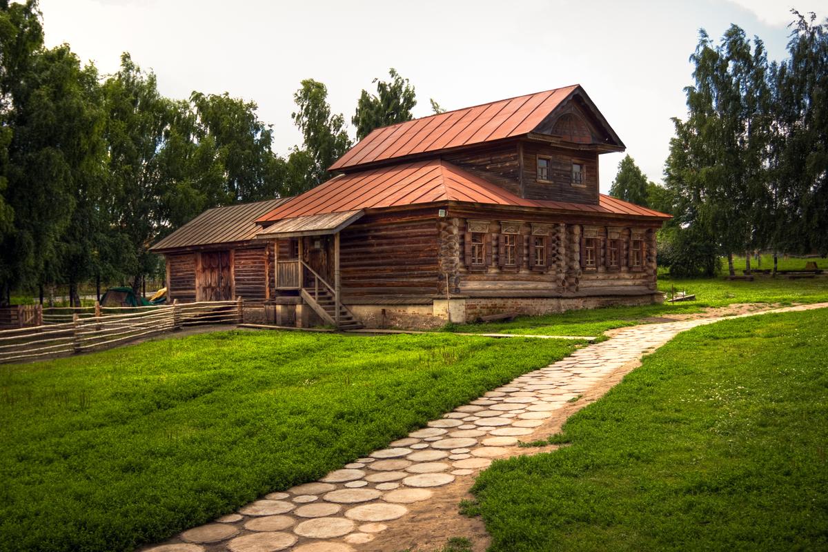 Дом с мезонином