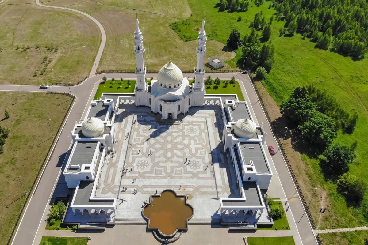 Вид с высоты птичьего полета на Белую мечеть