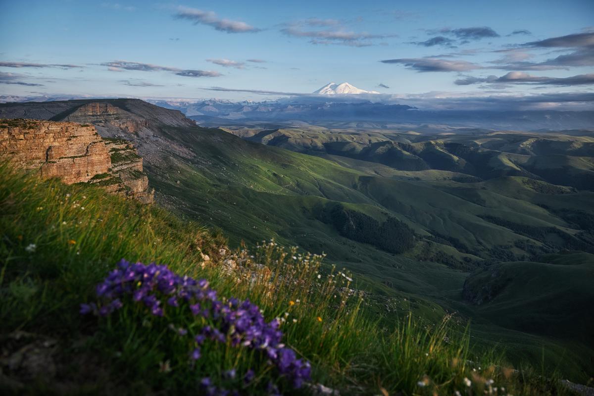 Вид на Эльбрус с плато Бермамыт