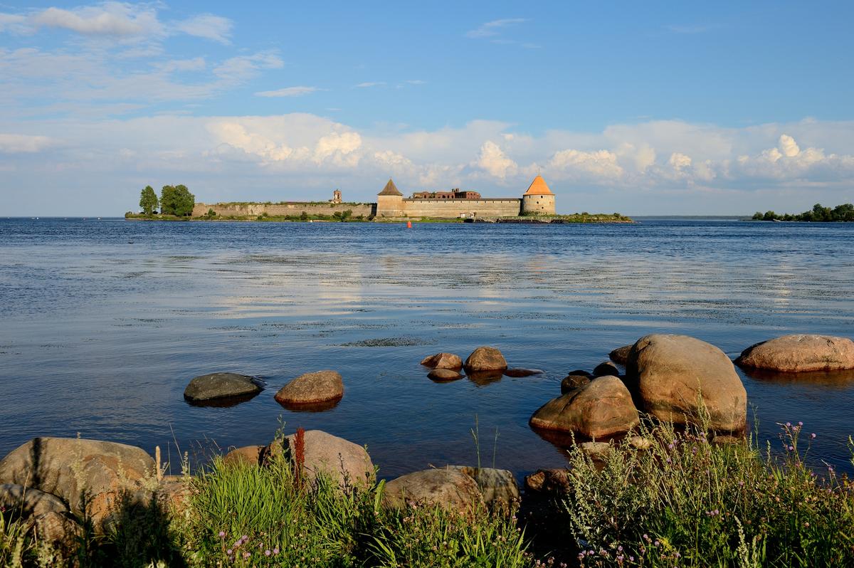 Вид на Неву и крепость Орешек