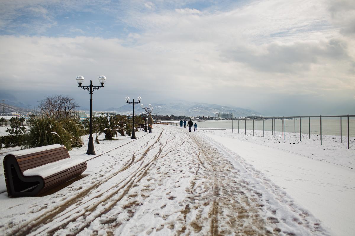 Заснеженная набережная Сочи