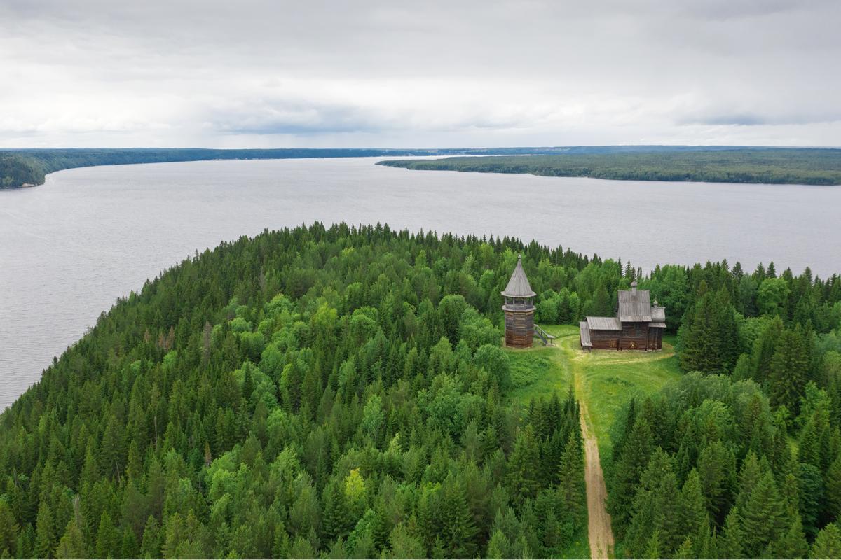 Музей Хохловка на берегу реки Камы