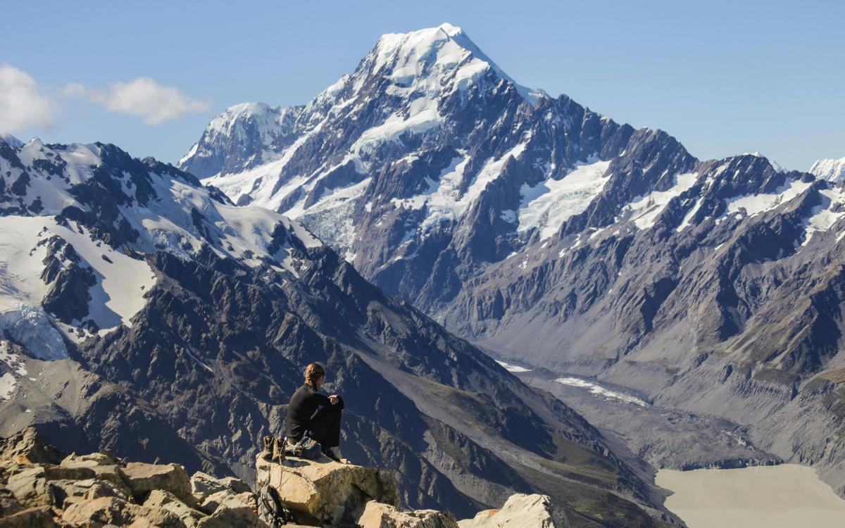 The girl climbed the mountains of Mount Aspiring National Park