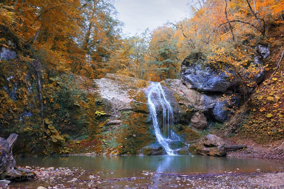 Водопады Руфабго осенью