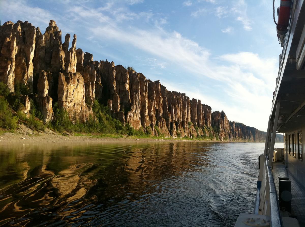 Вид на Ленские столбы с воды