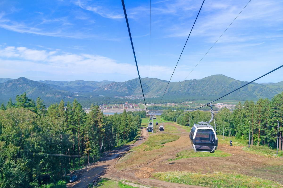 Канатная дорога на курорте Манжерок