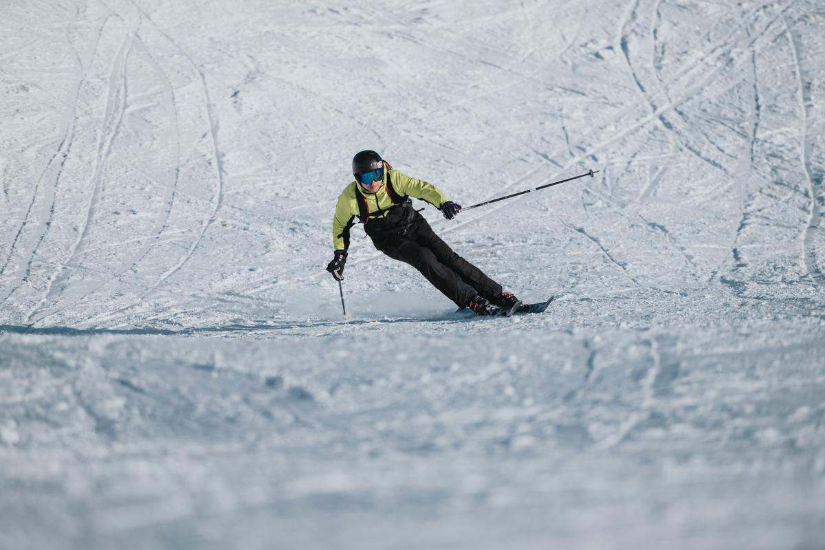 Лыжник на склоне