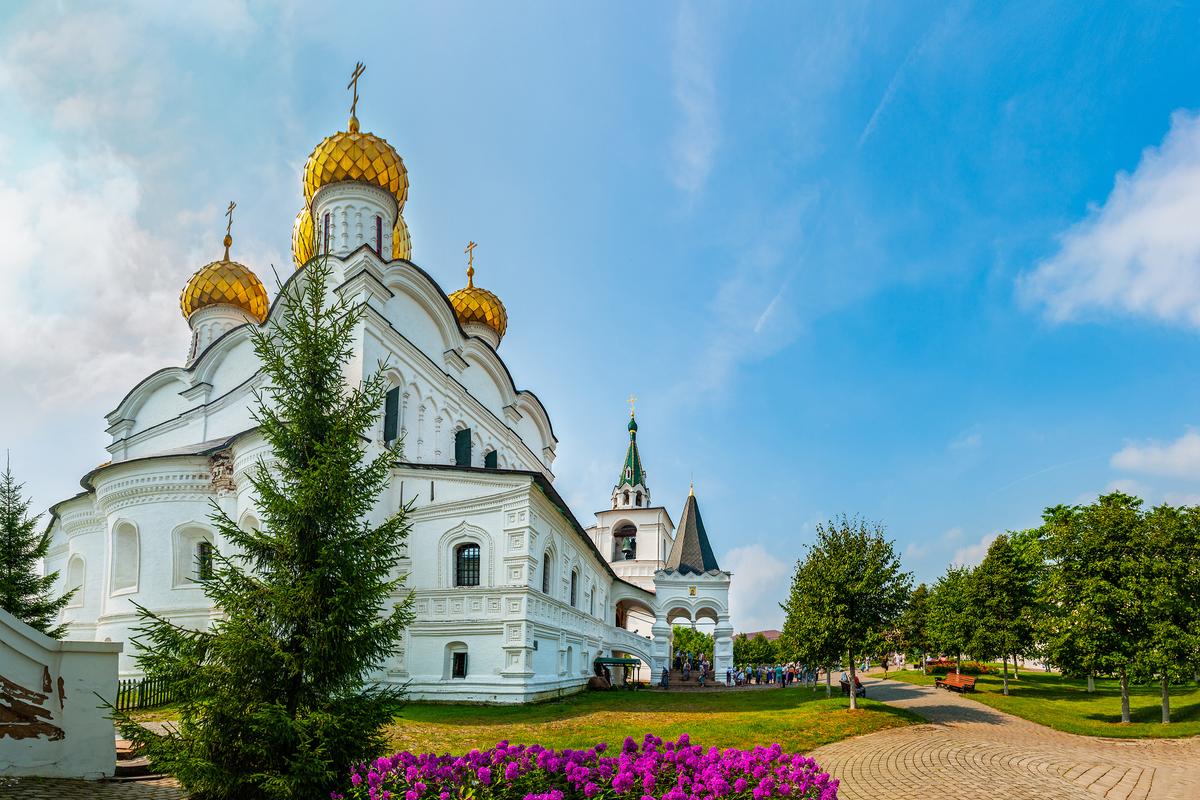 Вид на Свято-Троицкий Ипатьевский монастырь