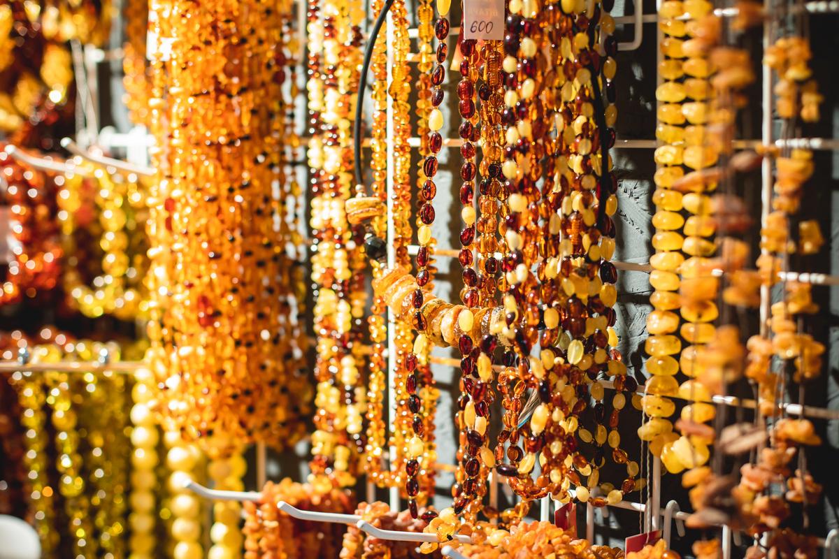 Янтарные украшения