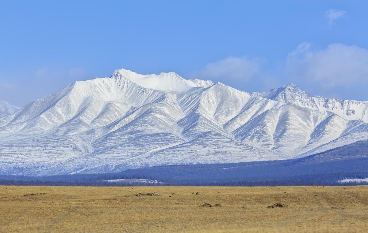 蒙库萨尔德克山