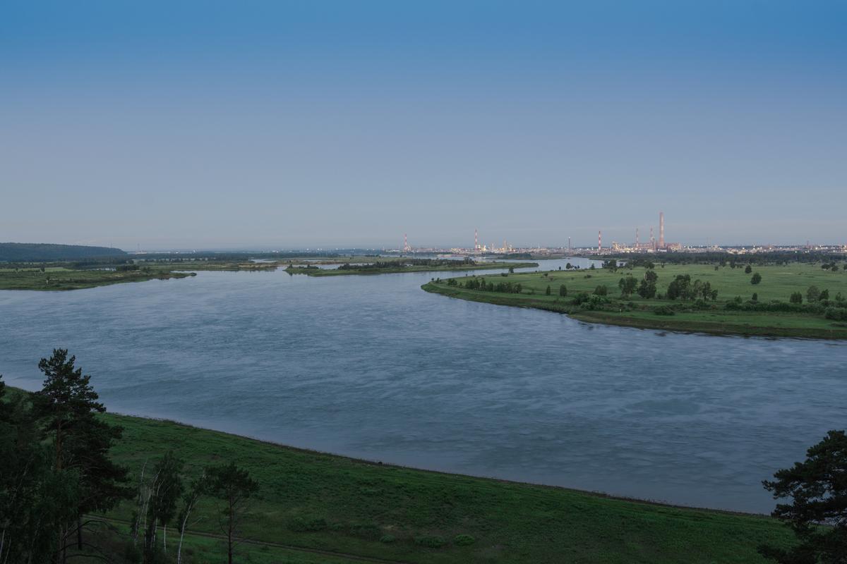 Вид на реку Ангару и город Ангарск