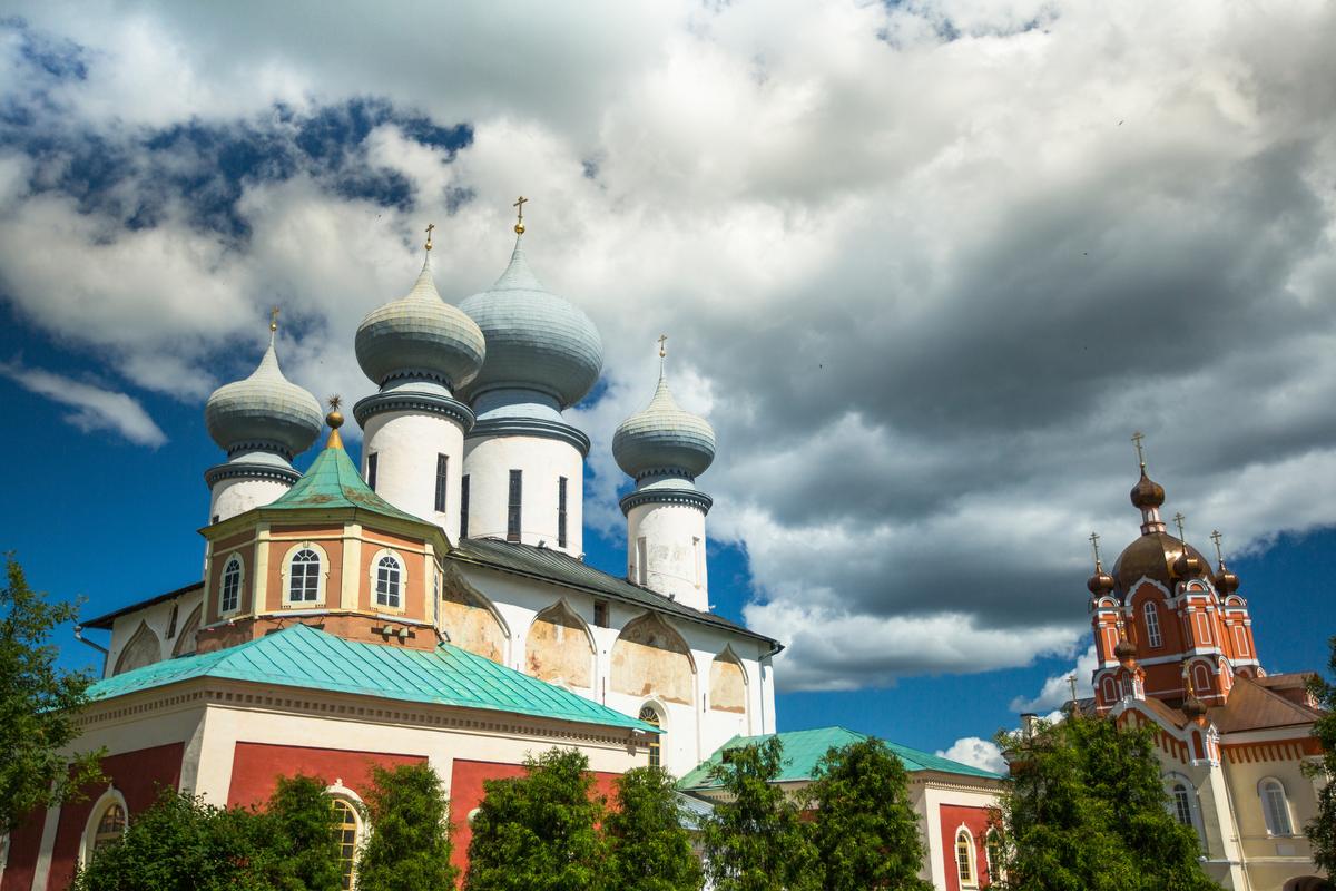 Успенский и Введенский монастыри, Тихвин