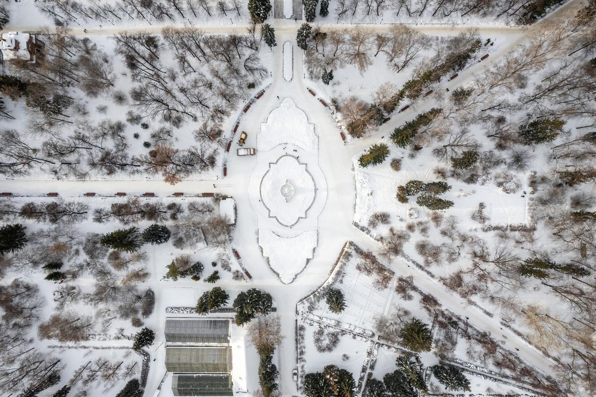 Вид с воздуха на зимний парк в Екатеринбурге