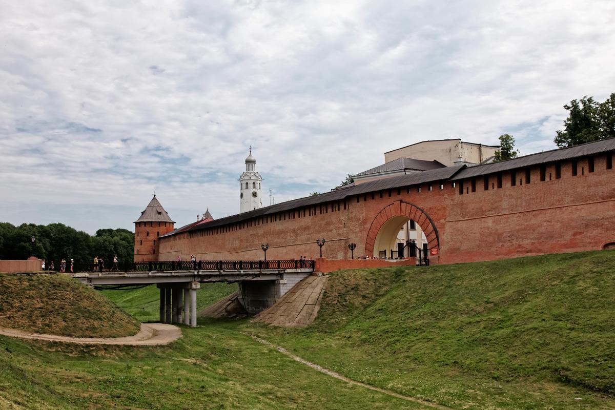 Воскресенская арка Новгородского кремля