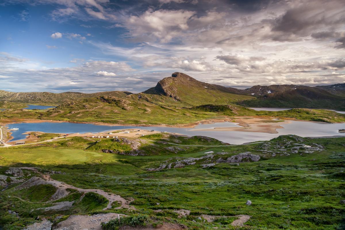 Холмы и долина в национальном парке «Ютунхеймен»