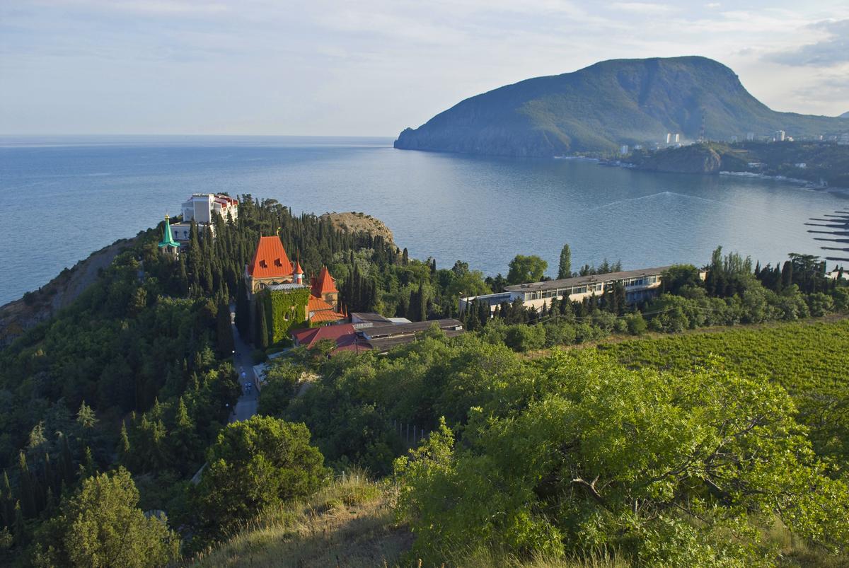 Вид на Партенит в Крыму
