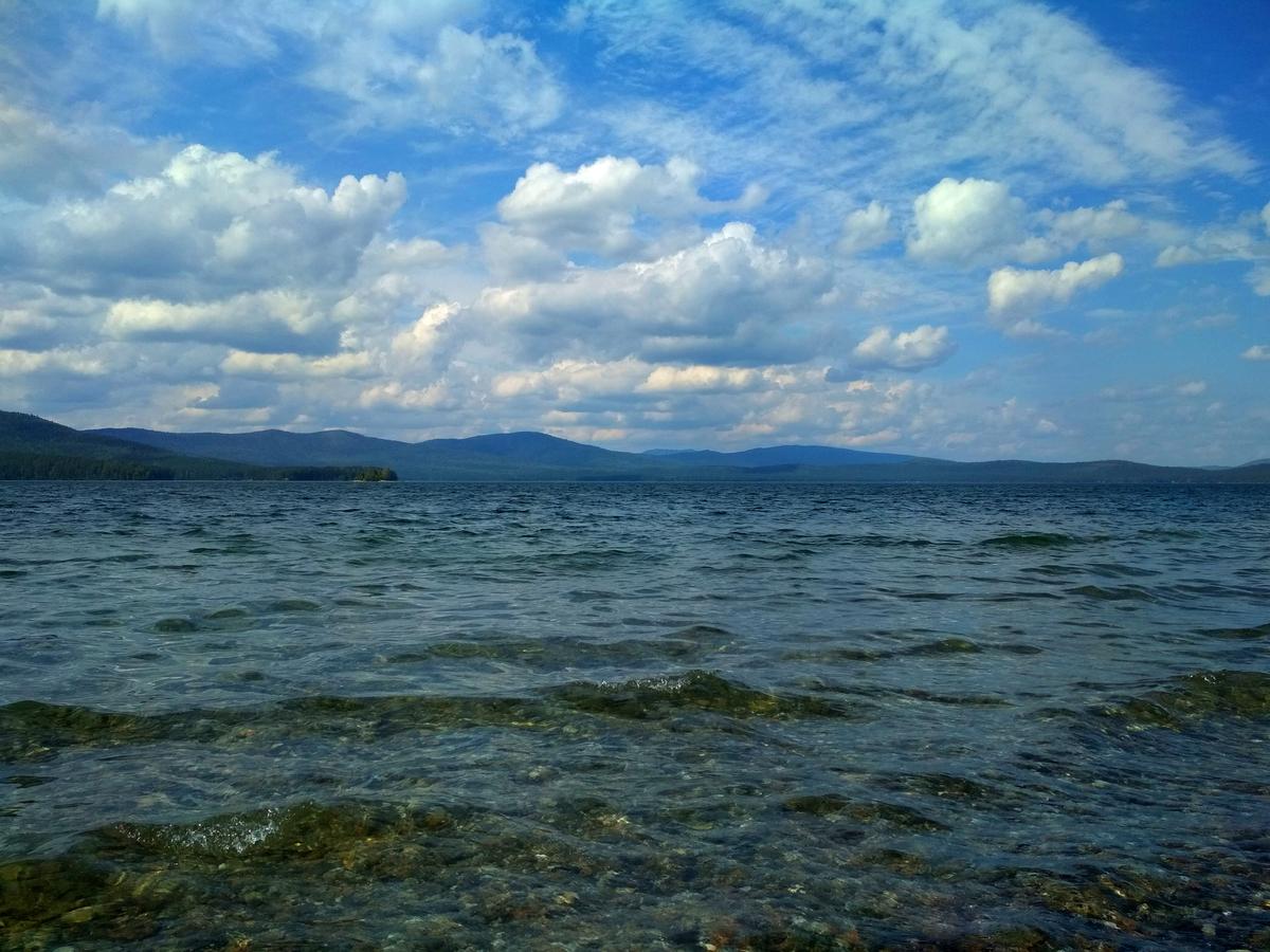 Прозрачная вода озера Тургояк