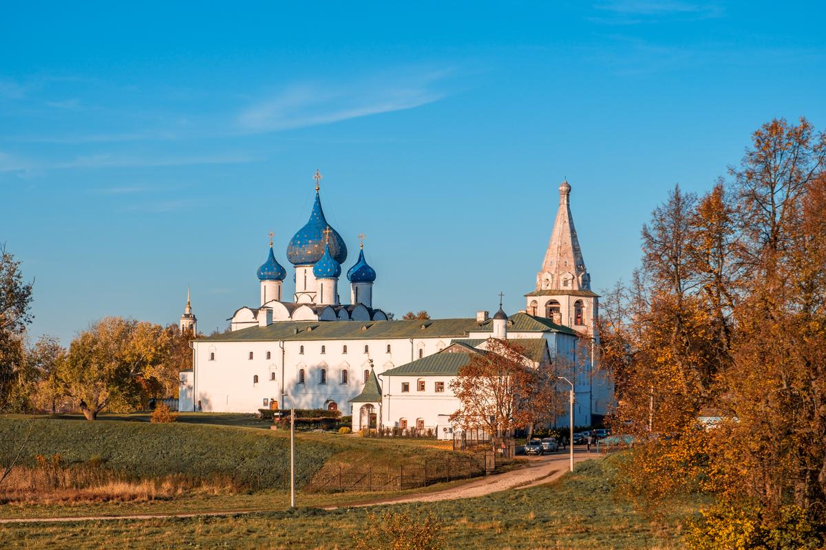 Суздальский кремль осенью