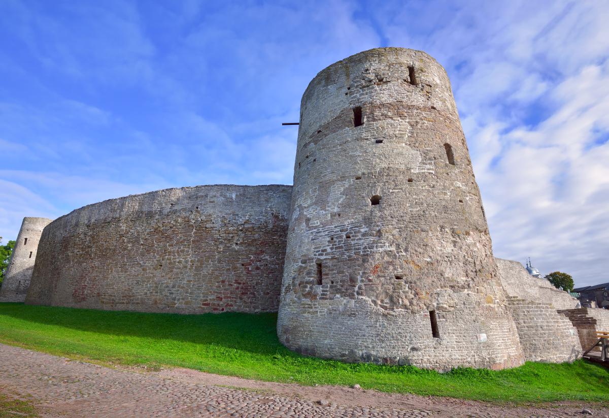 Башня Изборской крепости