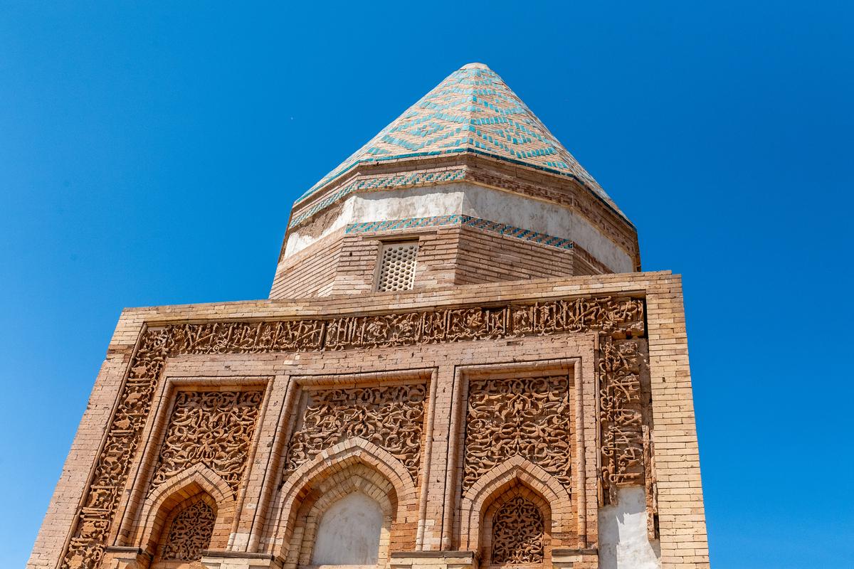 Мавзолей в Кёнеургенче