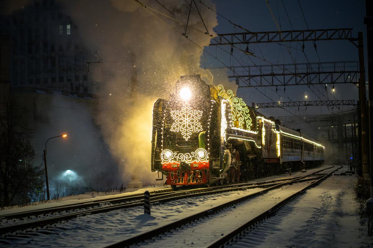 Новогодний ретро поезд